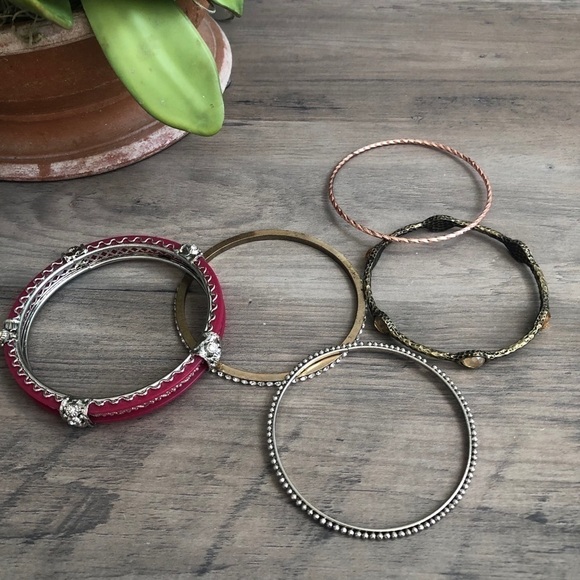 Lot Variety of Bangle Bracelets-Gold and Silver - Picture 4 of 10
